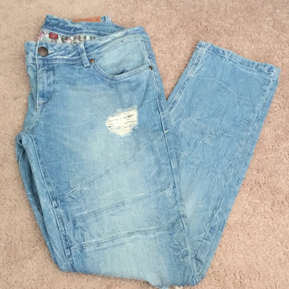 Very cute light blue biker style distressed jeans.